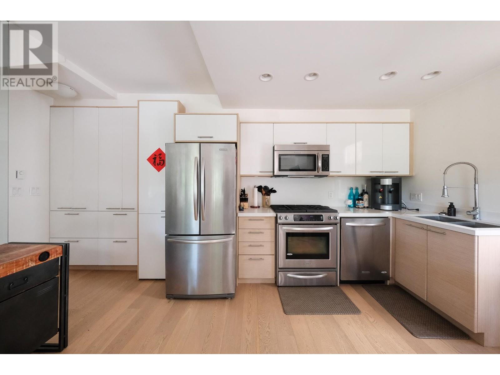 3197 St. George Street, Vancouver, British Columbia  V5T 3R9 - Photo 3 - R3010320