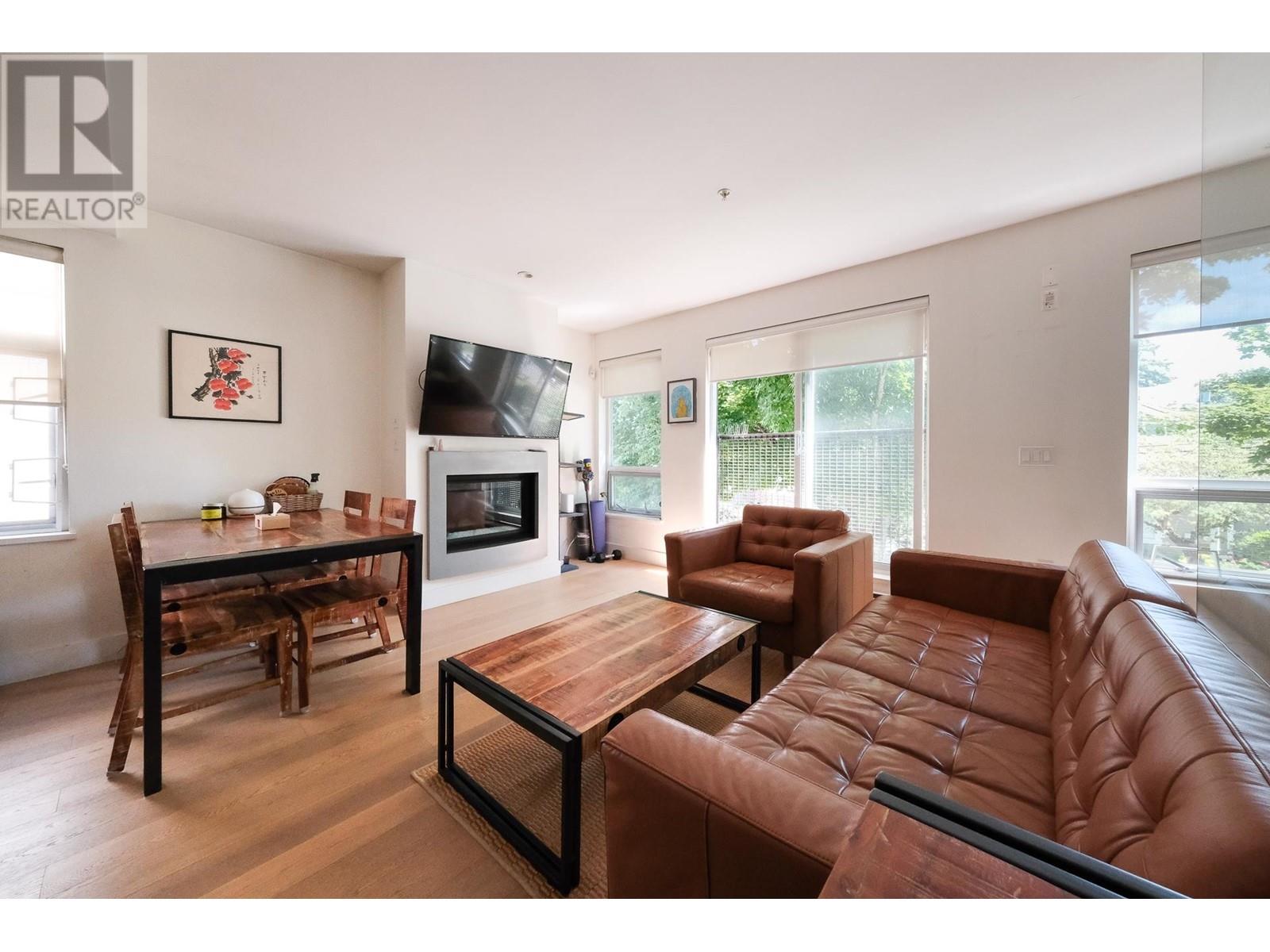 3197 St. George Street, Vancouver, British Columbia  V5T 3R9 - Photo 2 - R3010320