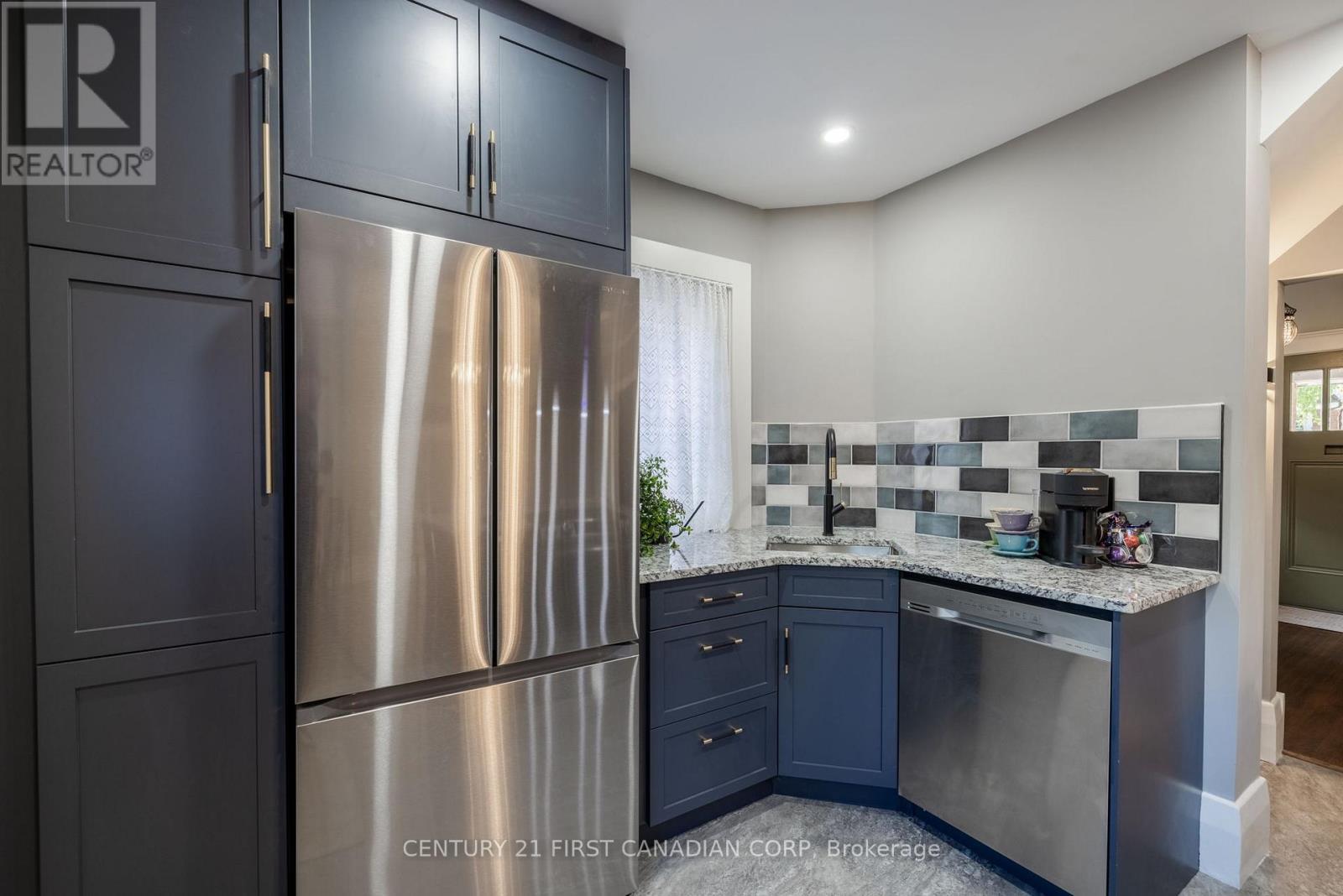 170 Langarth Street E, London South, Ontario  N6C 1Z5 - Photo 6 - X12190878