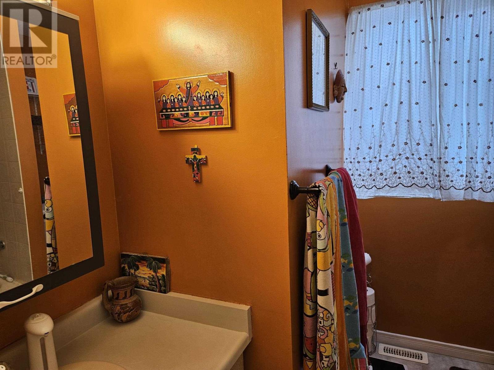 4 Fisher Ave, Manitouwadge, Ontario  P0T 2C0 - Photo 11 - TB250583