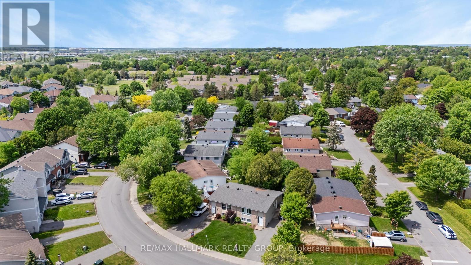 137 Glamorgan Drive, Ottawa, Ontario  K2L 1R7 - Photo 4 - X12190860