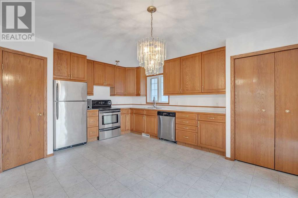 Property at 202 2 Avenue E image 5