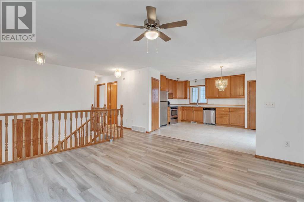 Property at 202 2 Avenue E image 3
