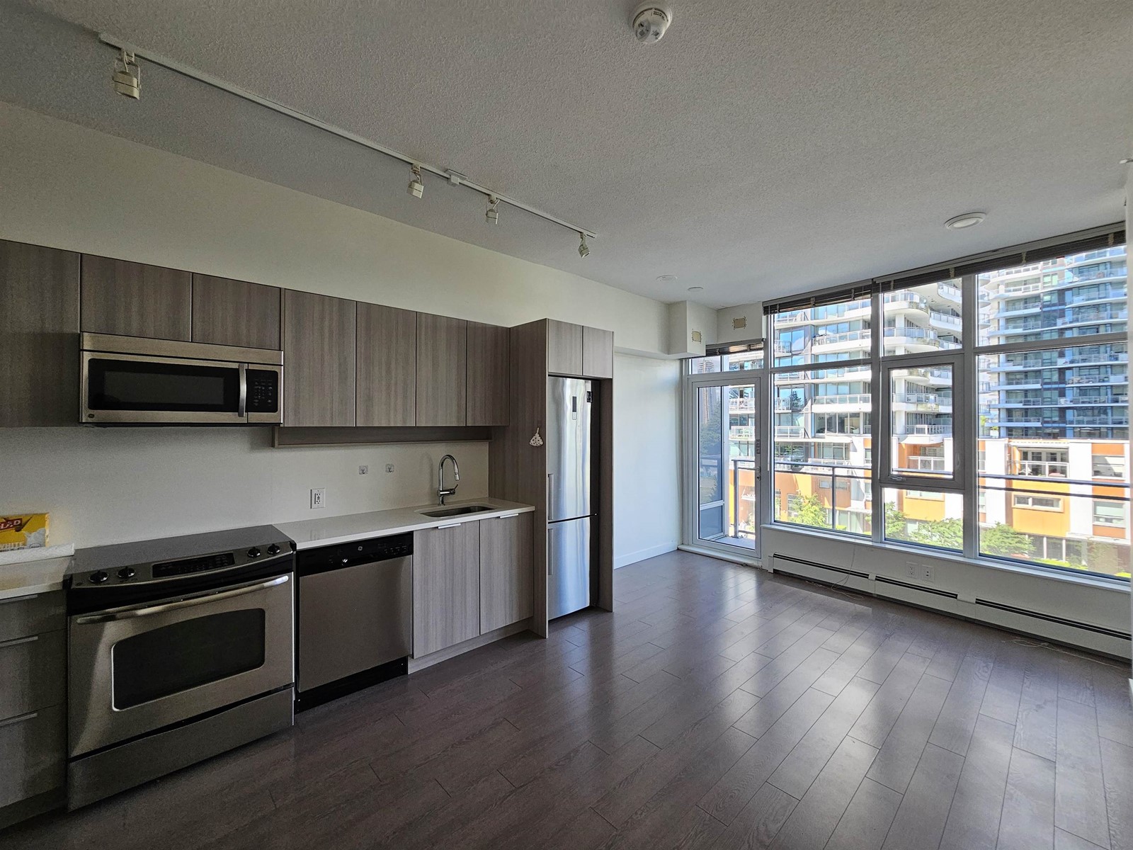 317 13308 CENTRAL AVENUE, surrey, British Columbia