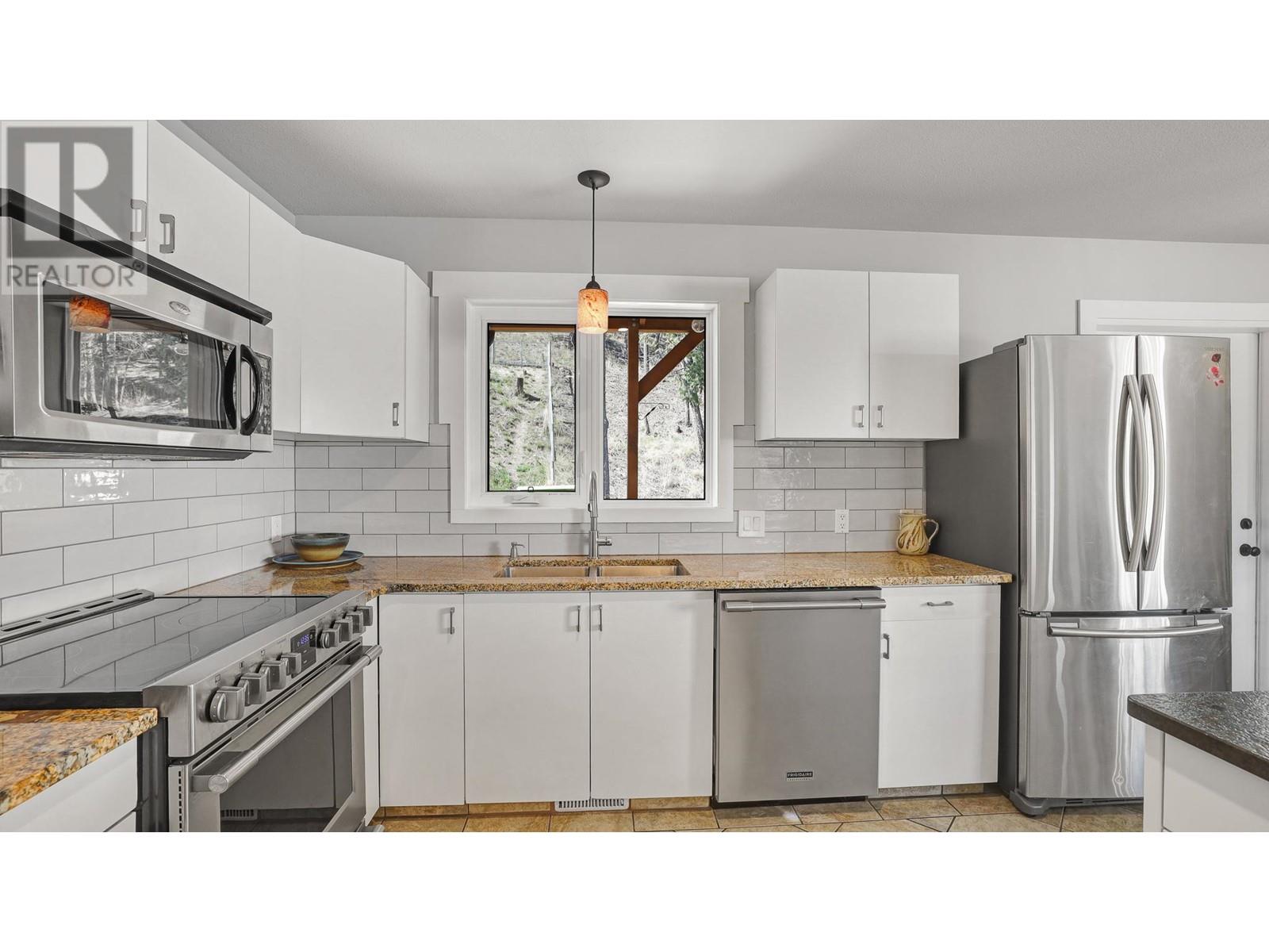 1808 15th Avenue, Invermere, British Columbia  V0A 1K4 - Photo 13 - 10344193