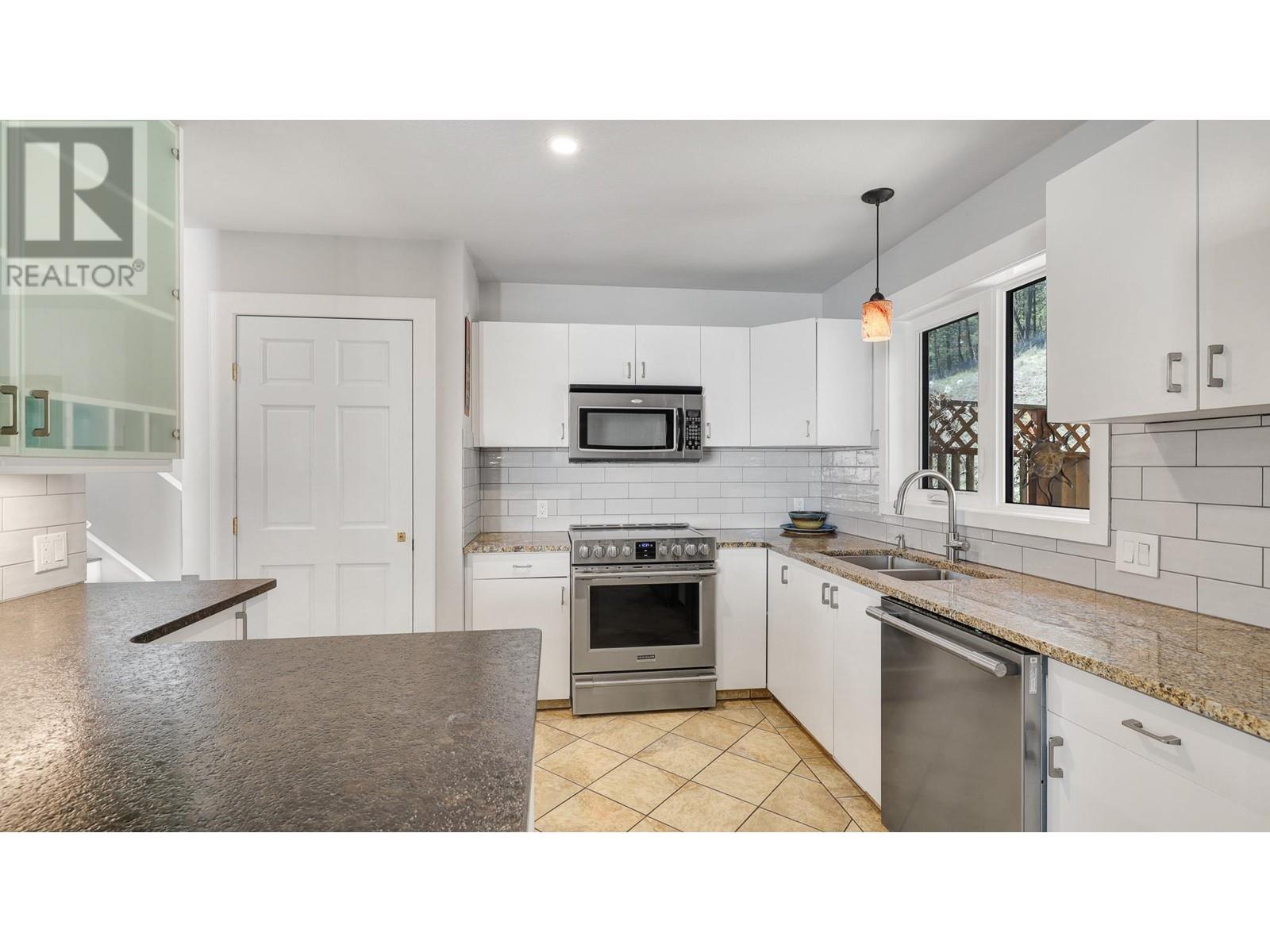 1808 15th Avenue, Invermere, British Columbia  V0A 1K4 - Photo 14 - 10344193