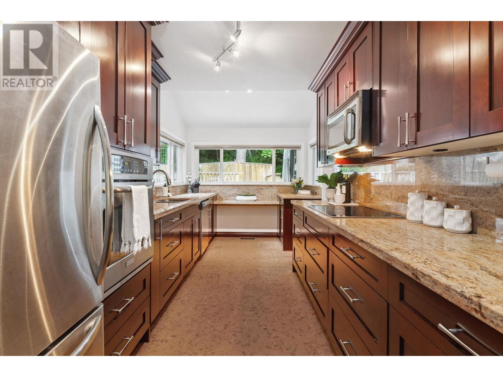 2230 Chapman Way, North Vancouver, British Columbia  V7H 1W1 - Photo 12 - R3010160