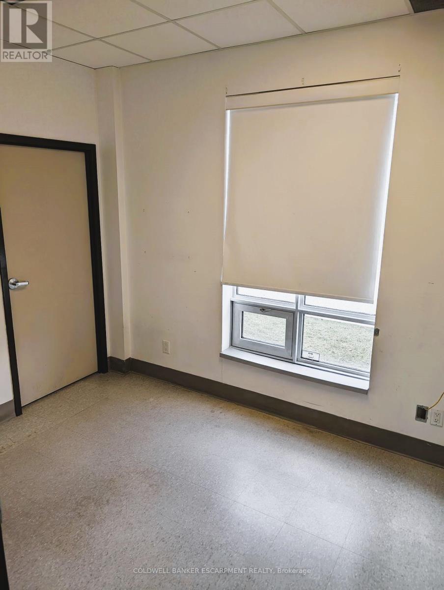 Unit A - 10 Eastern Avenue, Halton Hills, Ontario  L7J 0A5 - Photo 4 - W12190865