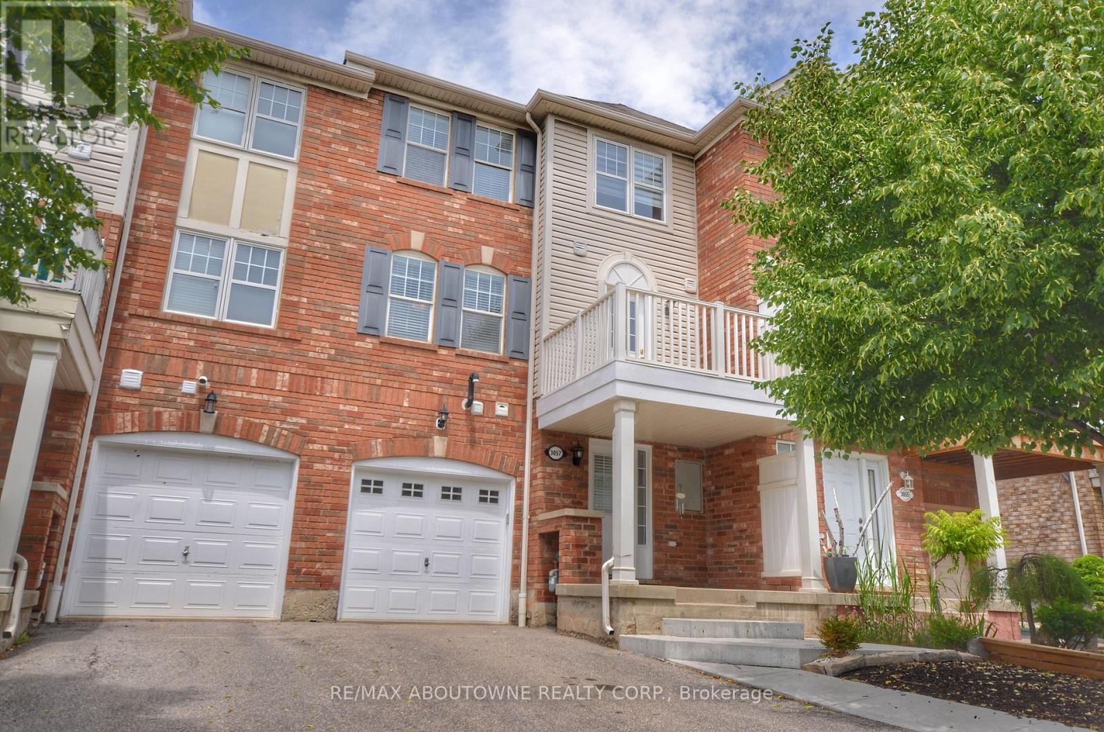 3057 Dewridge Avenue, Oakville, Ontario  L6M 5J1 - Photo 2 - W12190880