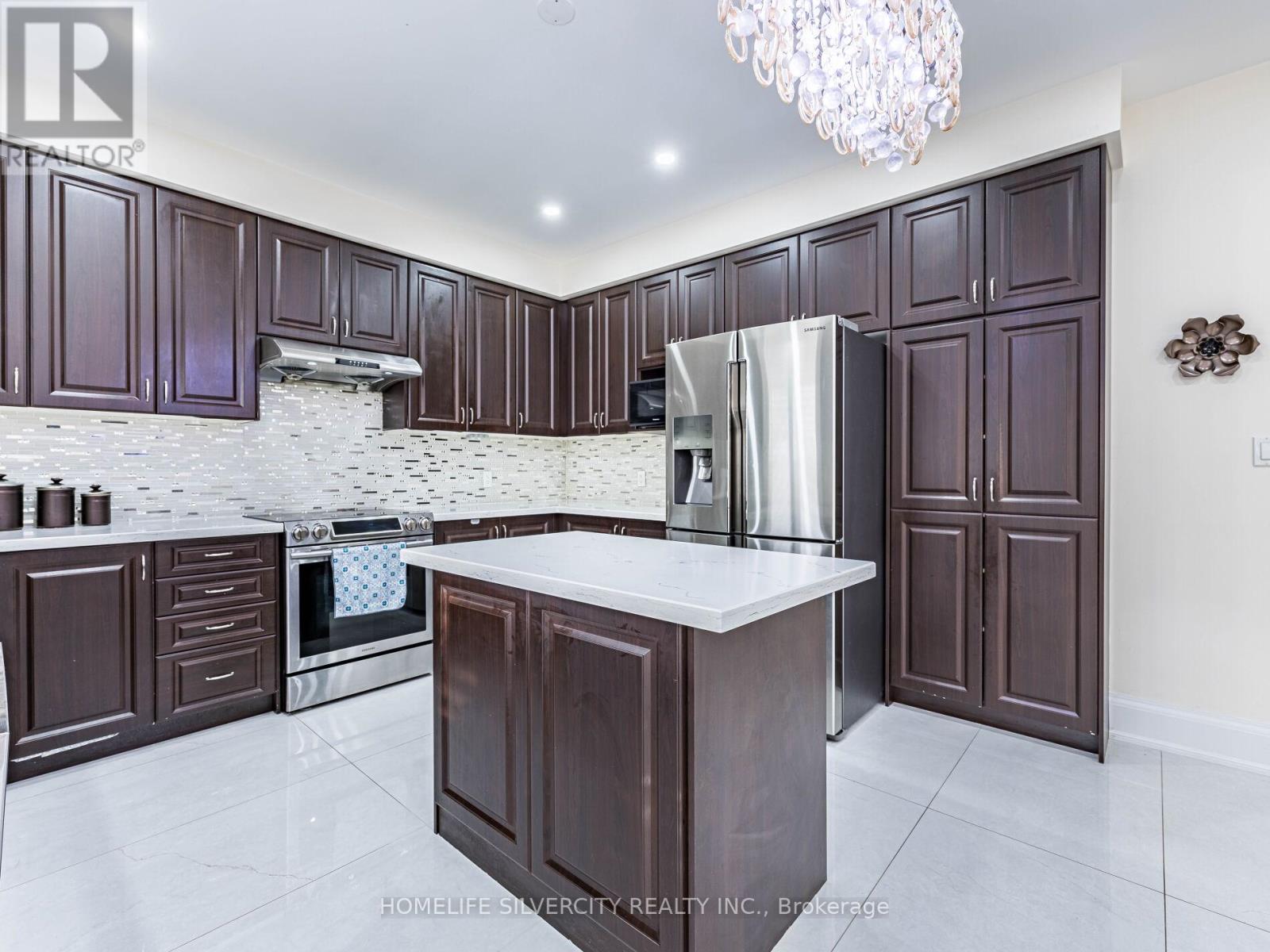 16 Cloncurry Street, Brampton (Toronto Gore Rural Estate), Ontario  L6P 4G3 - Photo 15 - W12190882