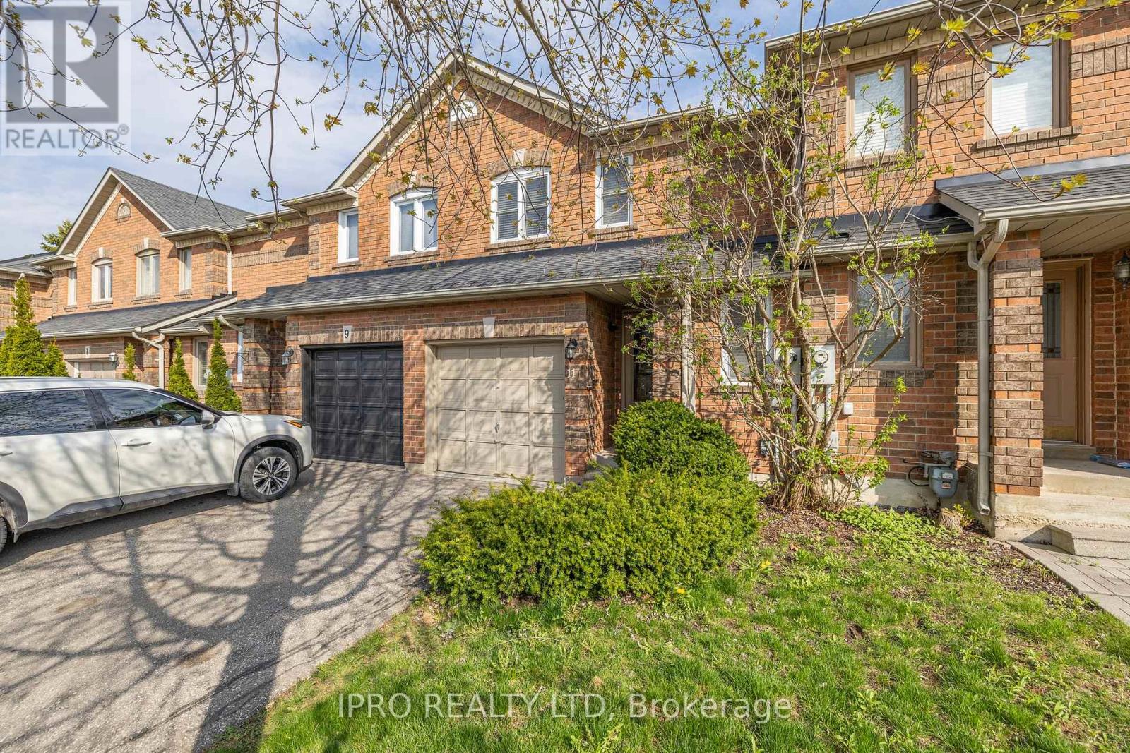 11 Alderbrook Place, Caledon, Ontario  L7E 1V3 - Photo 2 - W12190788