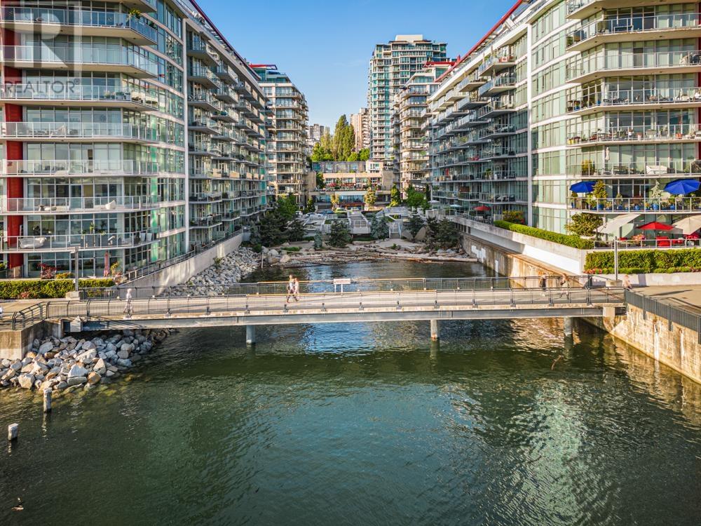 305 185 Victory Ship Way, North Vancouver, British Columbia  V7L 0G2 - Photo 4 - R3010331