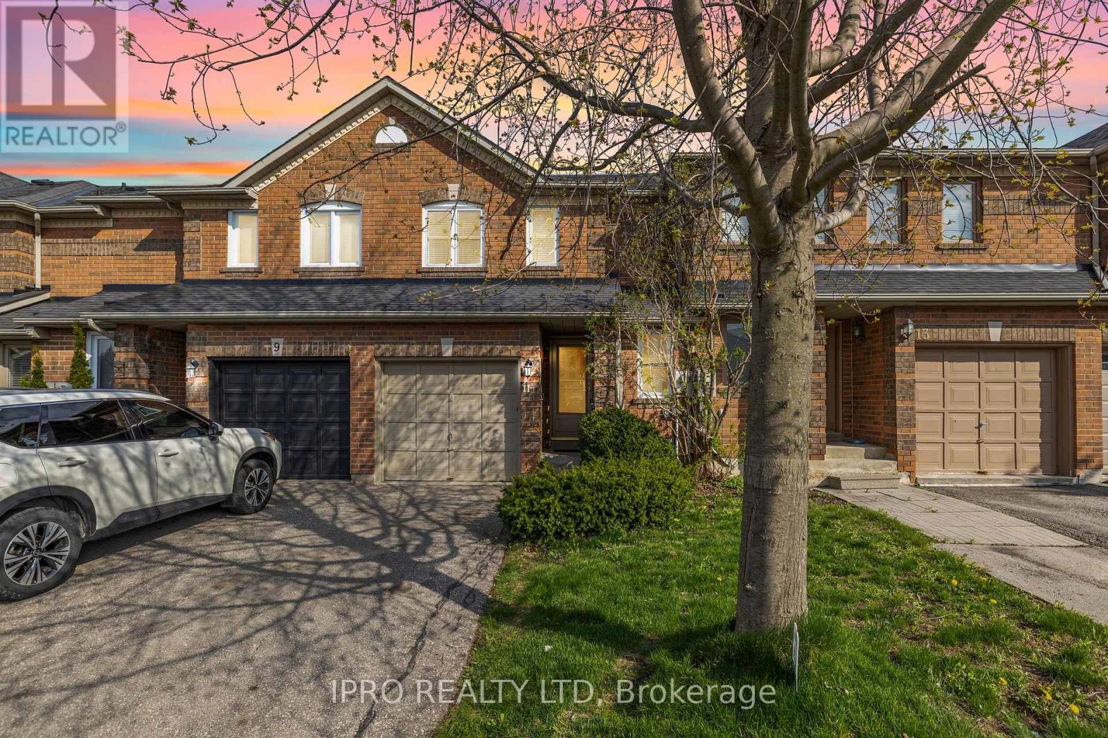 11 Alderbrook Place, Caledon, Ontario  L7E 1V3 - Photo 3 - W12190788