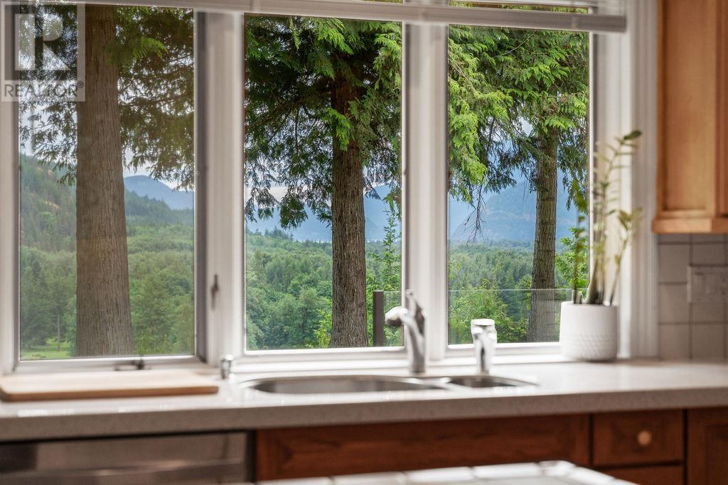 40152 Bill's Place, Squamish, British Columbia  V8B 0A6 - Photo 14 - R3010343