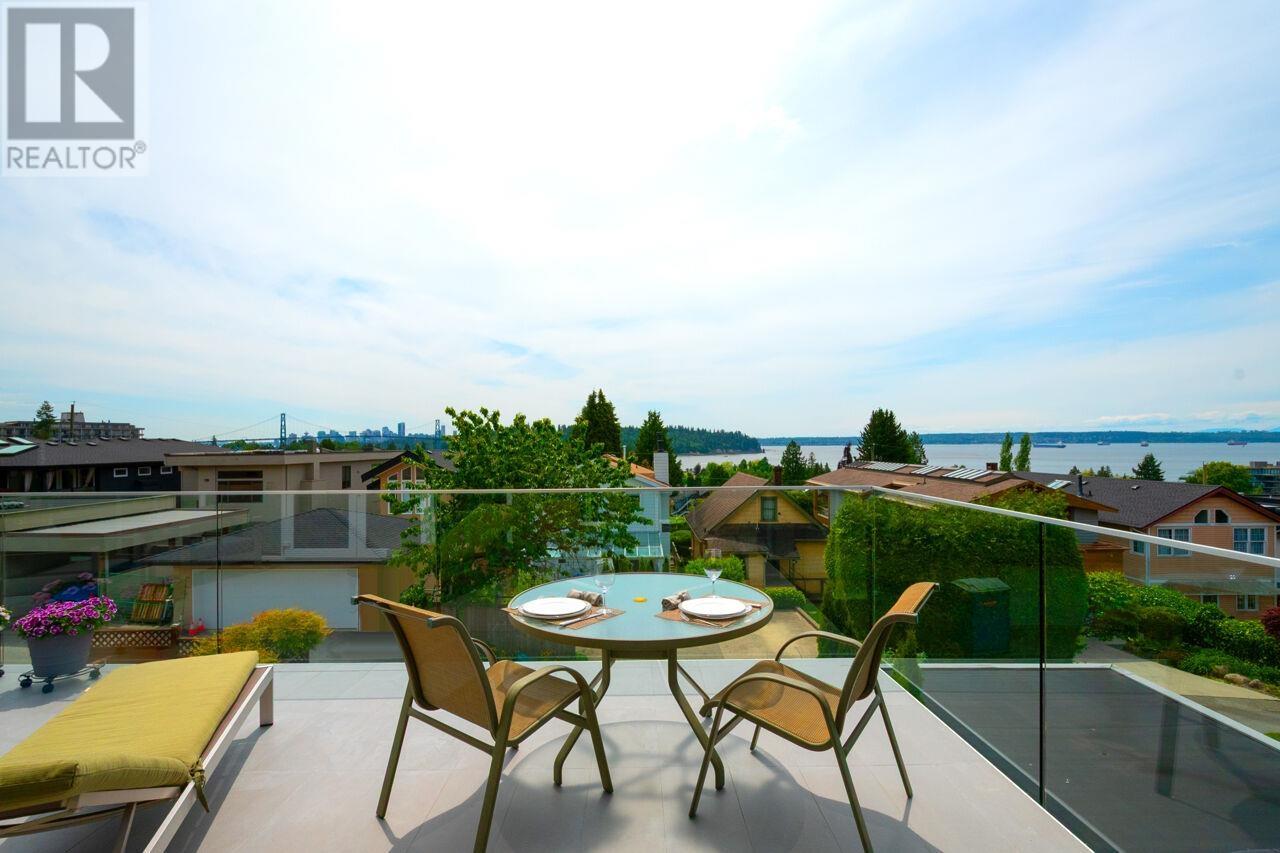 1168 Esquimalt Avenue, West Vancouver, British Columbia  V7T 1K1 - Photo 11 - R3010355