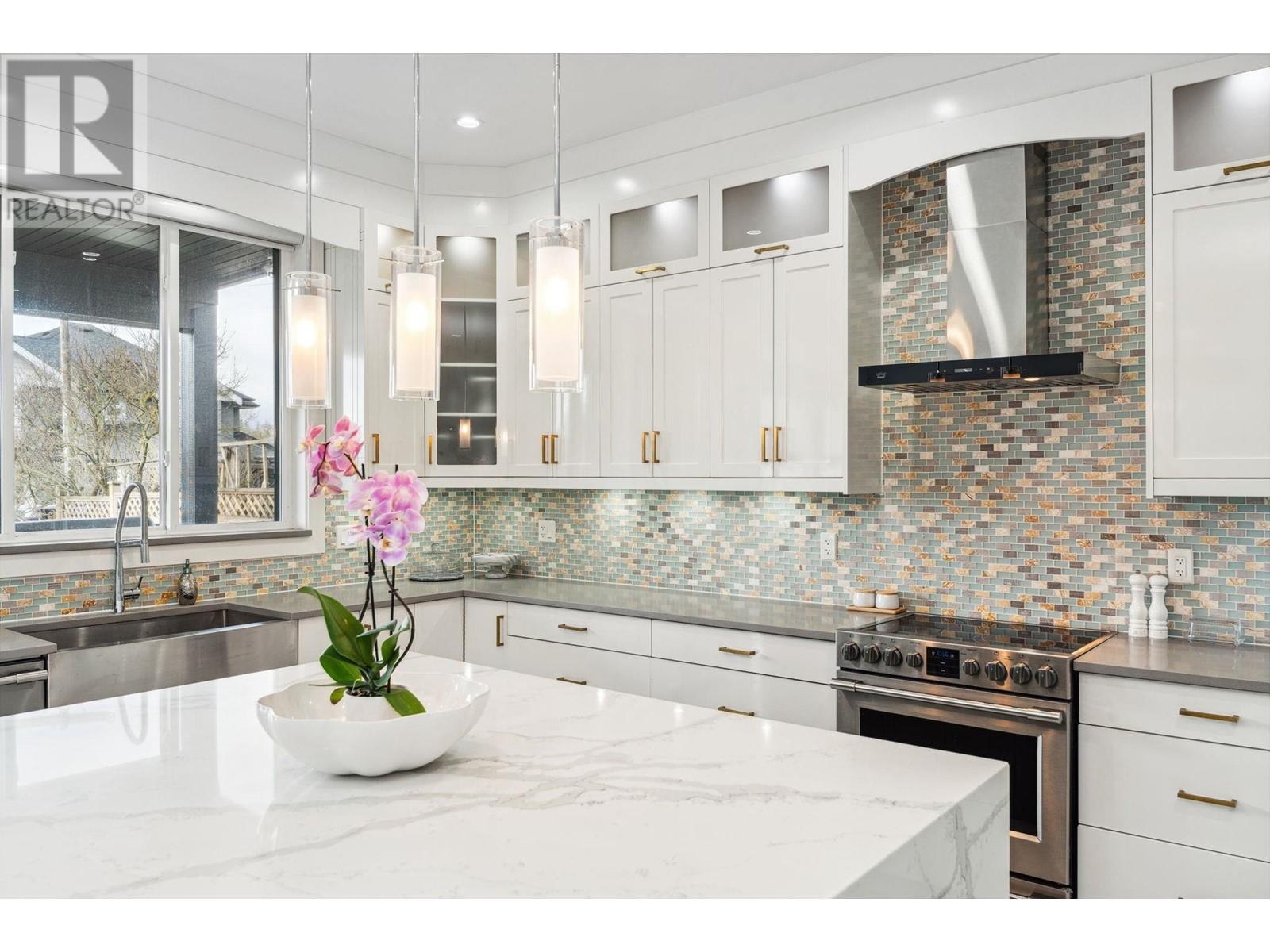 Property at 338 MUNDY STREET image 3