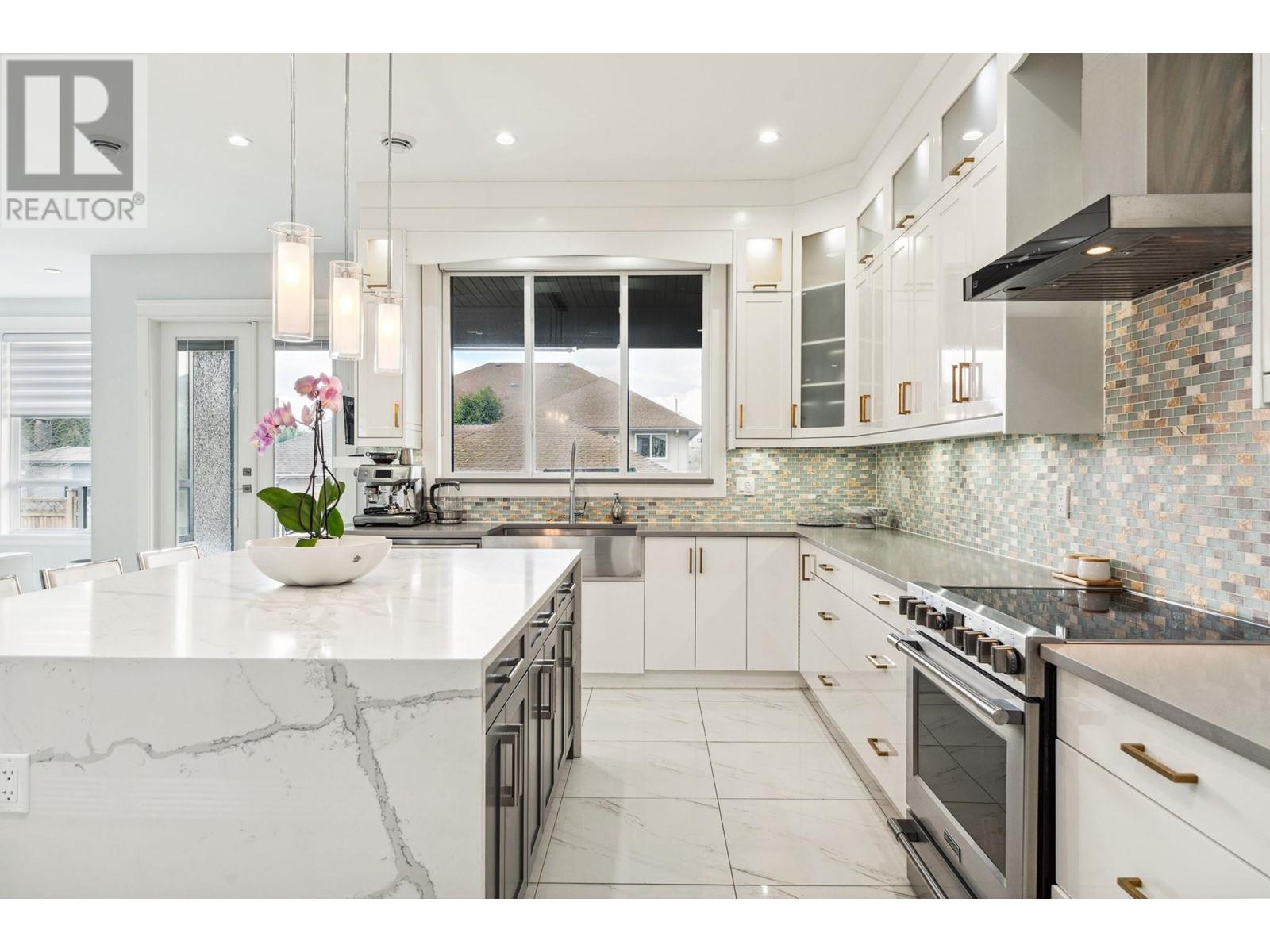 Property at 338 MUNDY STREET image 4
