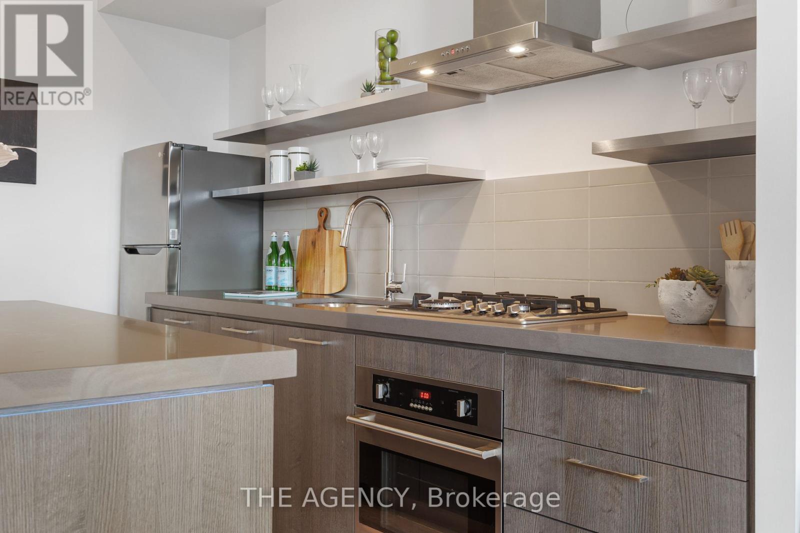 1011 - 560 King Street W, Toronto, Ontario  M5V 0L6 - Photo 12 - C12190887