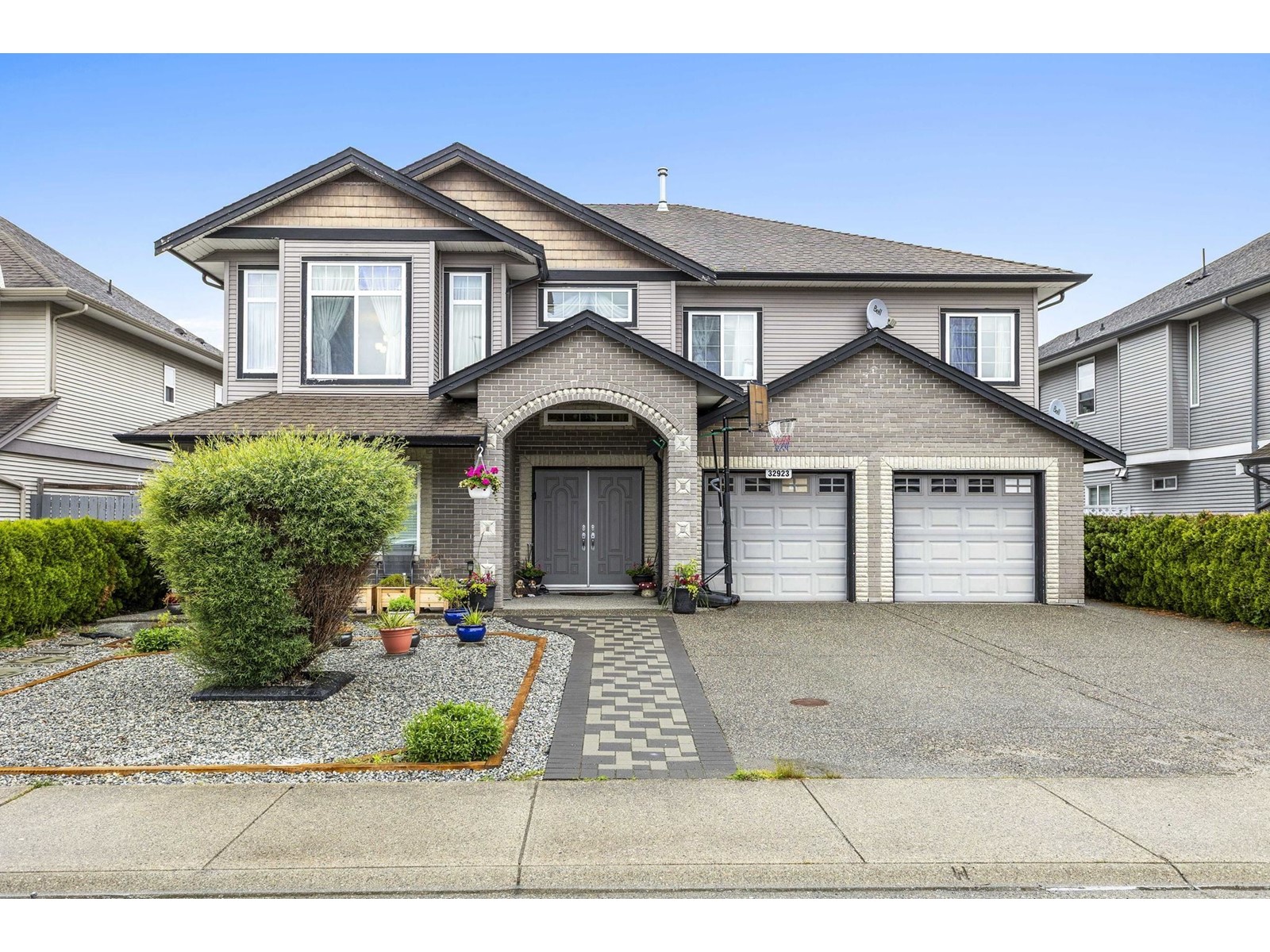 Property at 32923 EGGLESTONE AVENUE image 1