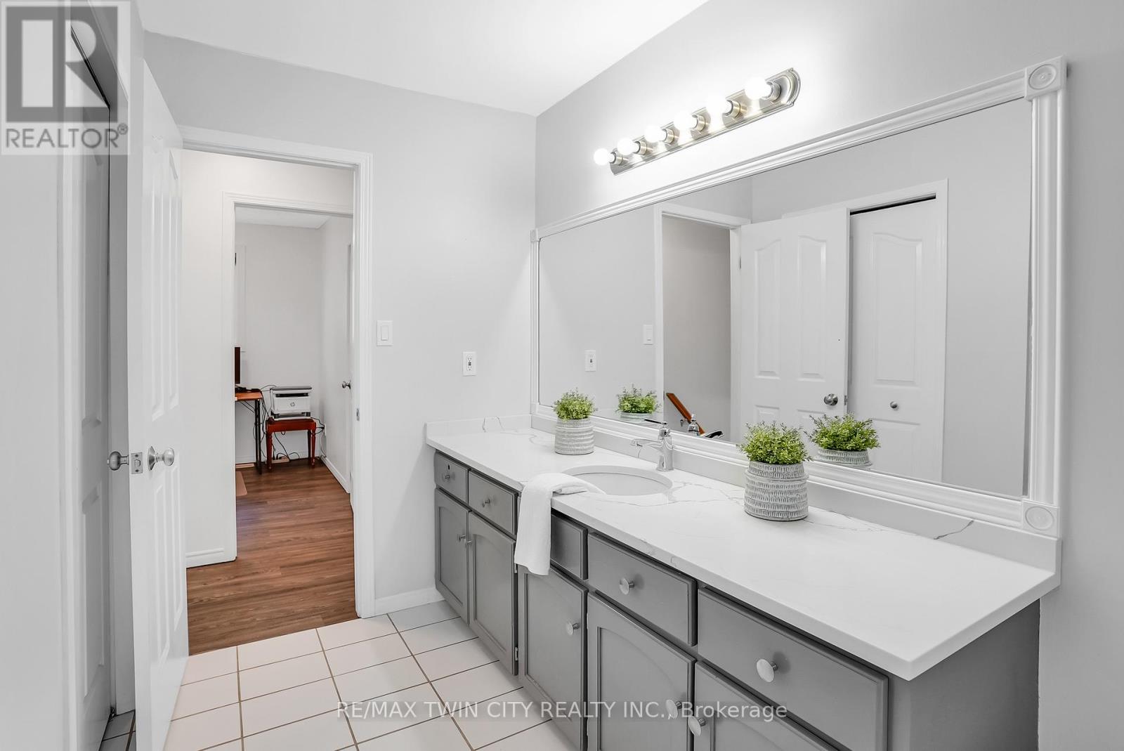 101 Rothsay Avenue, Kitchener, Ontario  N2B 3S5 - Photo 27 - X12190900