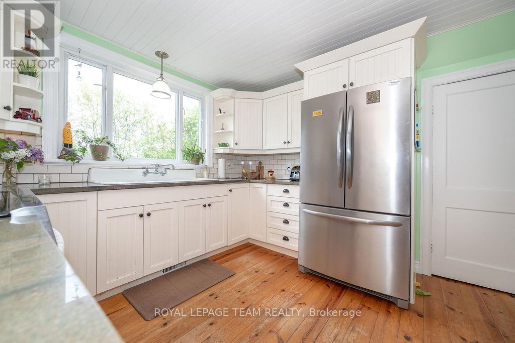 1009 Lake Street, Killaloe, Ontario  K0J 2J0 - Photo 10 - X12190928