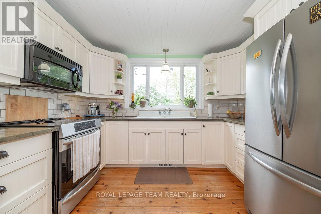 1009 Lake Street, Killaloe, Ontario  K0J 2J0 - Photo 11 - X12190928