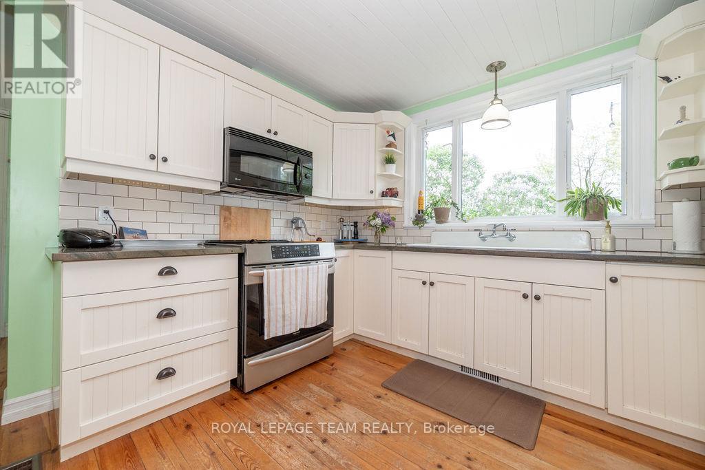 1009 Lake Street, Killaloe, Ontario  K0J 2J0 - Photo 12 - X12190928