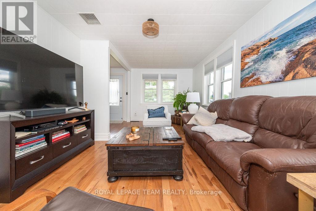 1009 Lake Street, Killaloe, Ontario  K0J 2J0 - Photo 19 - X12190928