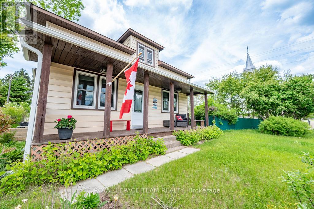 1009 Lake Street, Killaloe, Ontario  K0J 2J0 - Photo 2 - X12190928