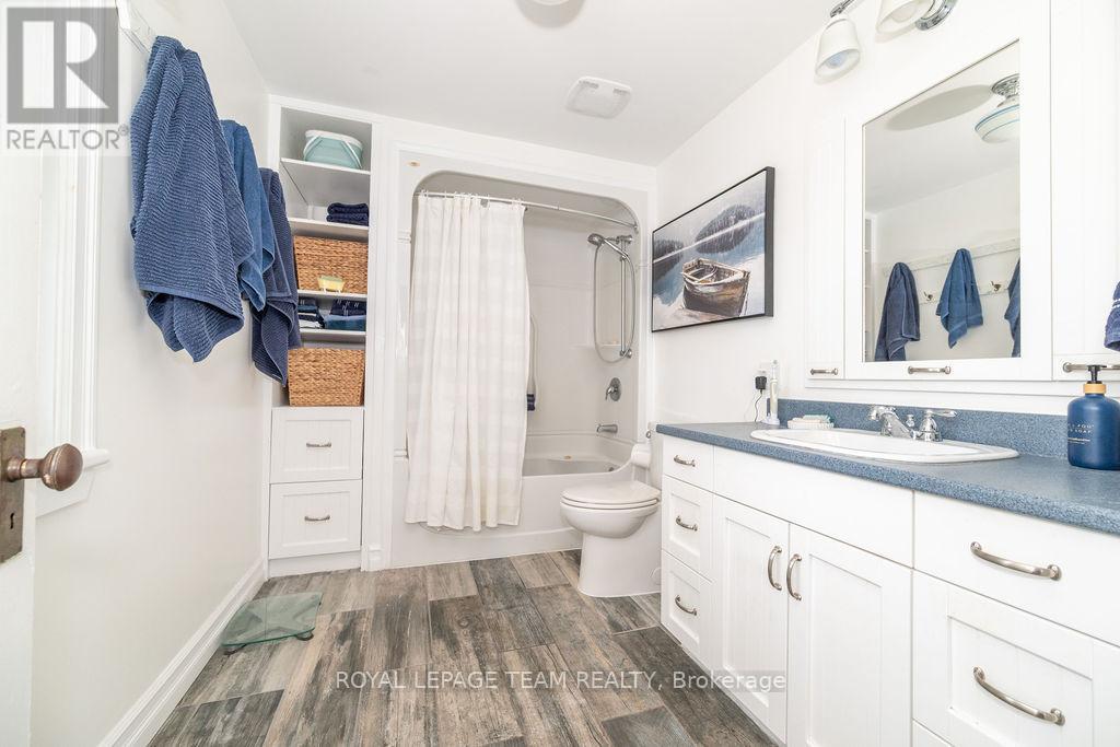 1009 Lake Street, Killaloe, Ontario  K0J 2J0 - Photo 22 - X12190928