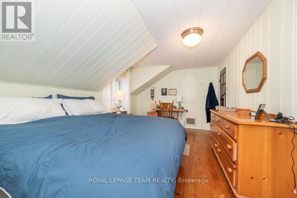 1009 Lake Street, Killaloe, Ontario  K0J 2J0 - Photo 25 - X12190928