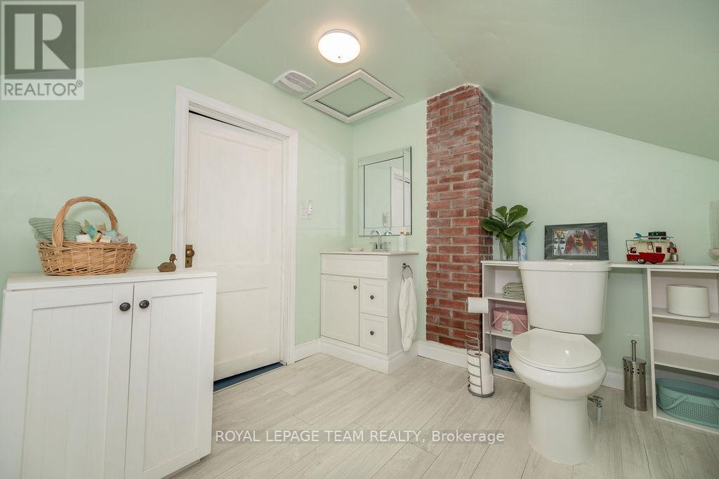1009 Lake Street, Killaloe, Ontario  K0J 2J0 - Photo 34 - X12190928