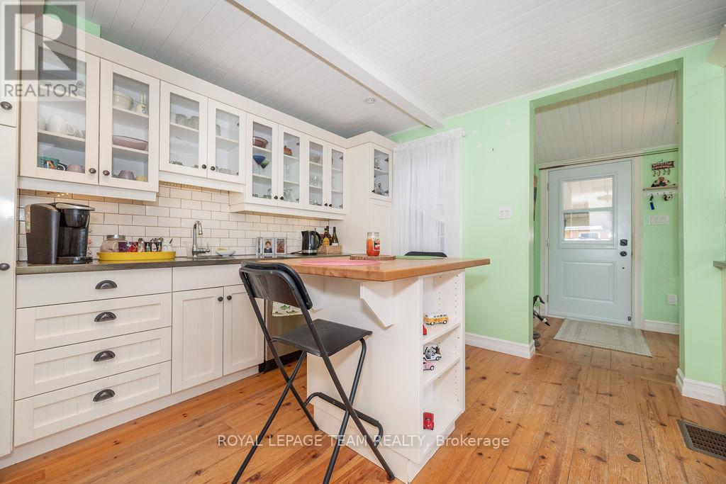 1009 Lake Street, Killaloe, Ontario  K0J 2J0 - Photo 7 - X12190928