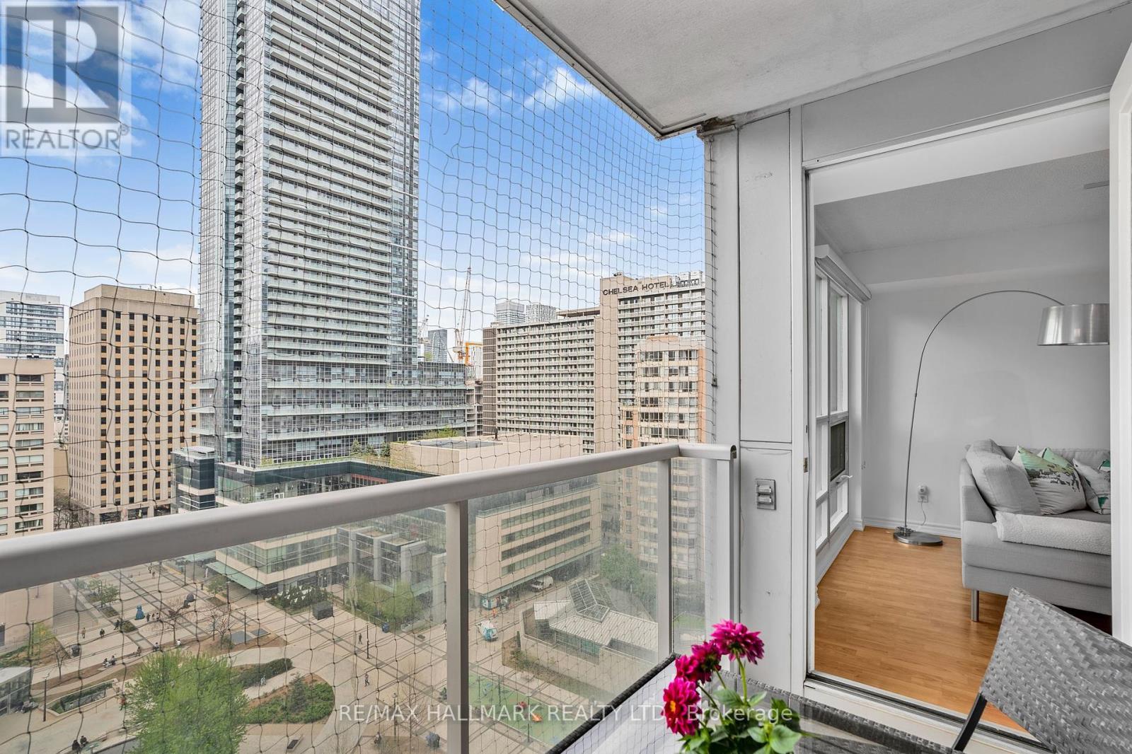 1403 - 761 Bay Street, Toronto, Ontario  M5G 2R2 - Photo 6 - C12189614