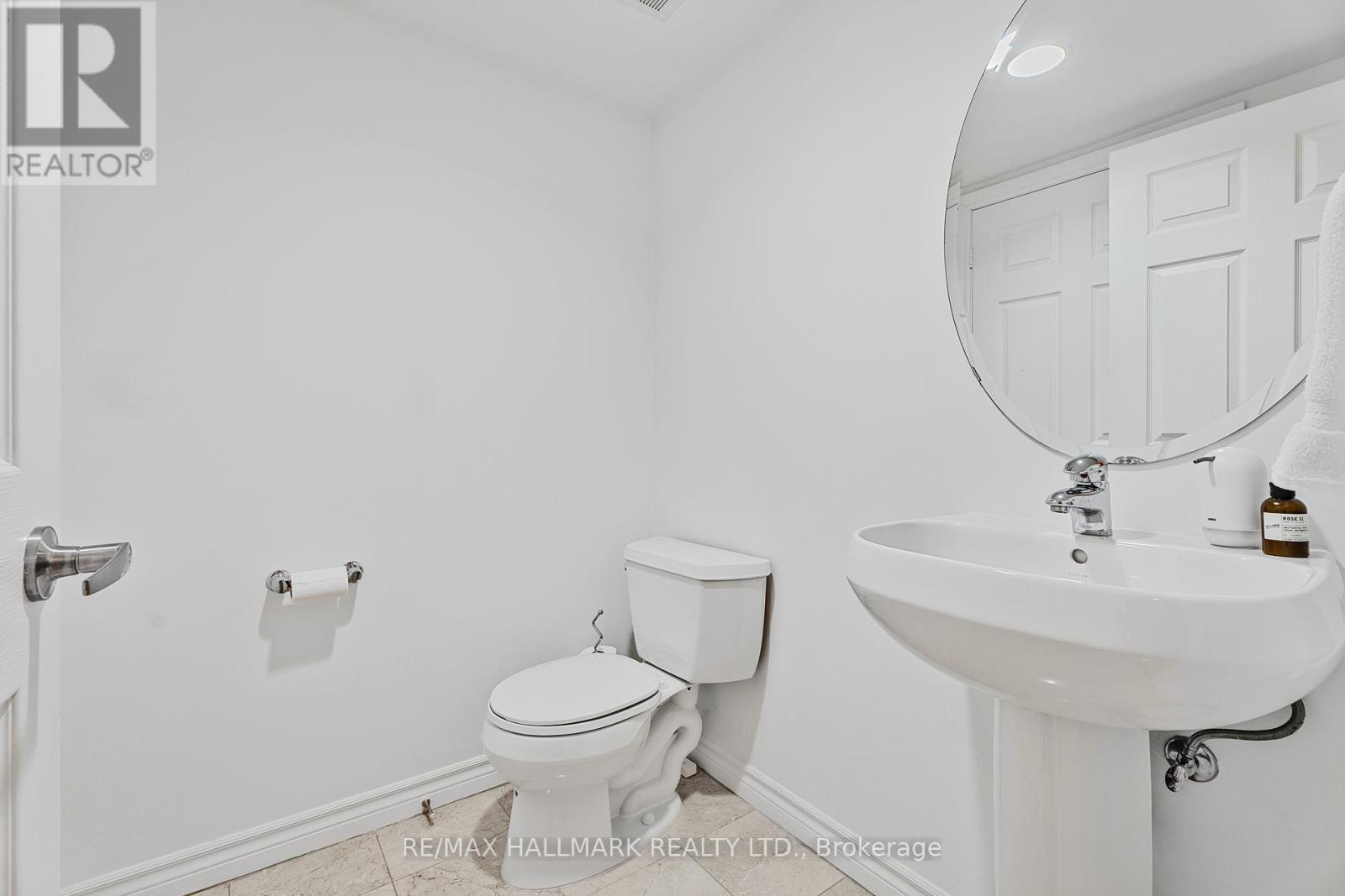 1403 - 761 Bay Street, Toronto, Ontario  M5G 2R2 - Photo 10 - C12189614