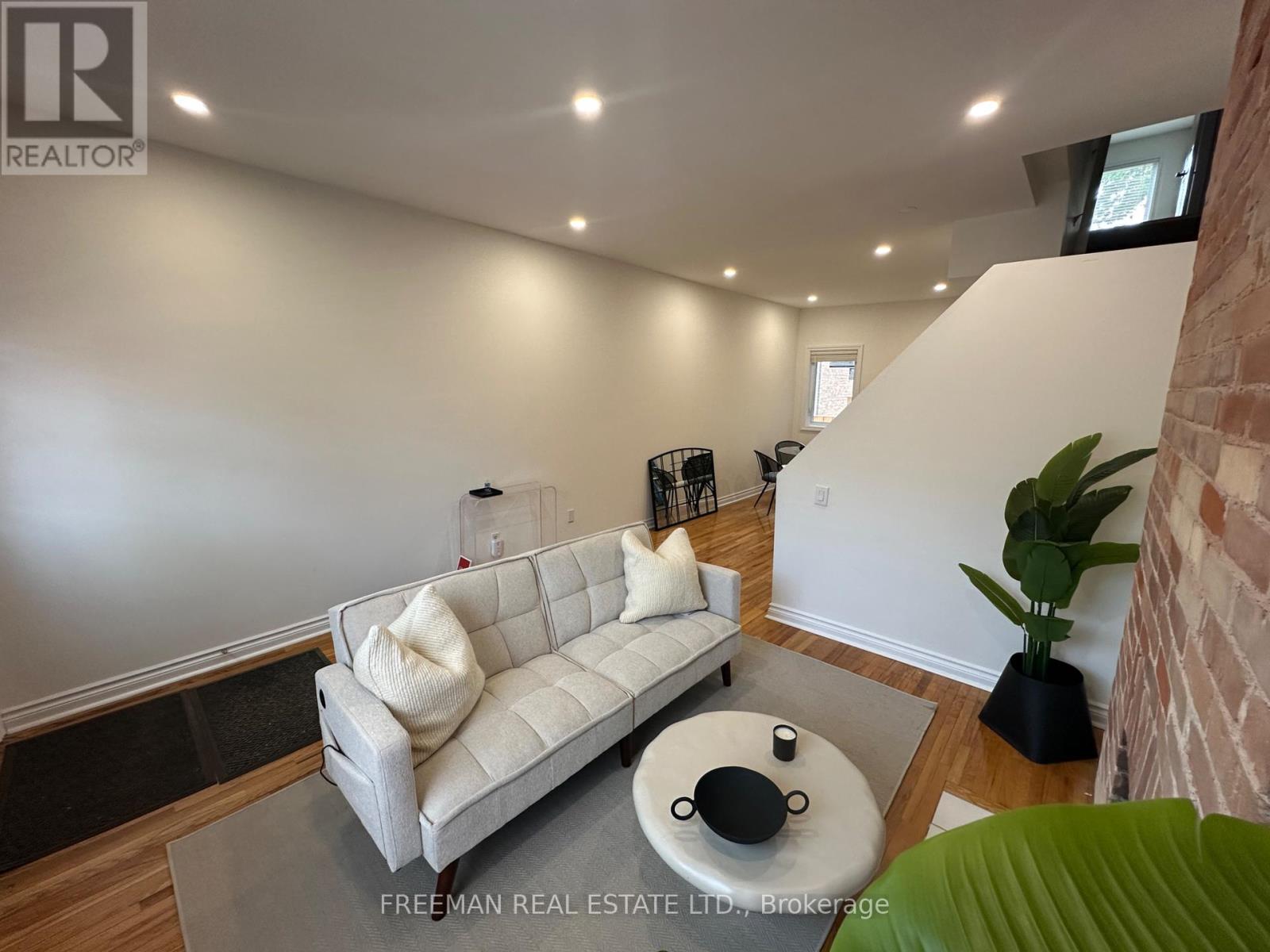37 Grant Street, Toronto, Ontario  M4M 2H6 - Photo 3 - E12138561