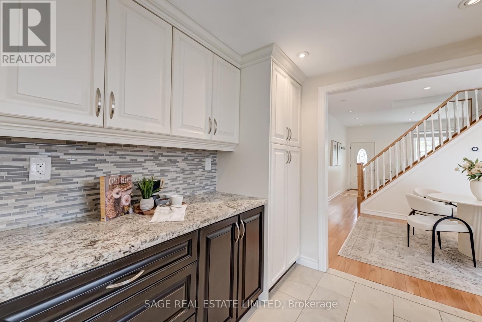 17 Hugo Avenue, Toronto, Ontario  M6P 3T3 - Photo 11 - W12190914