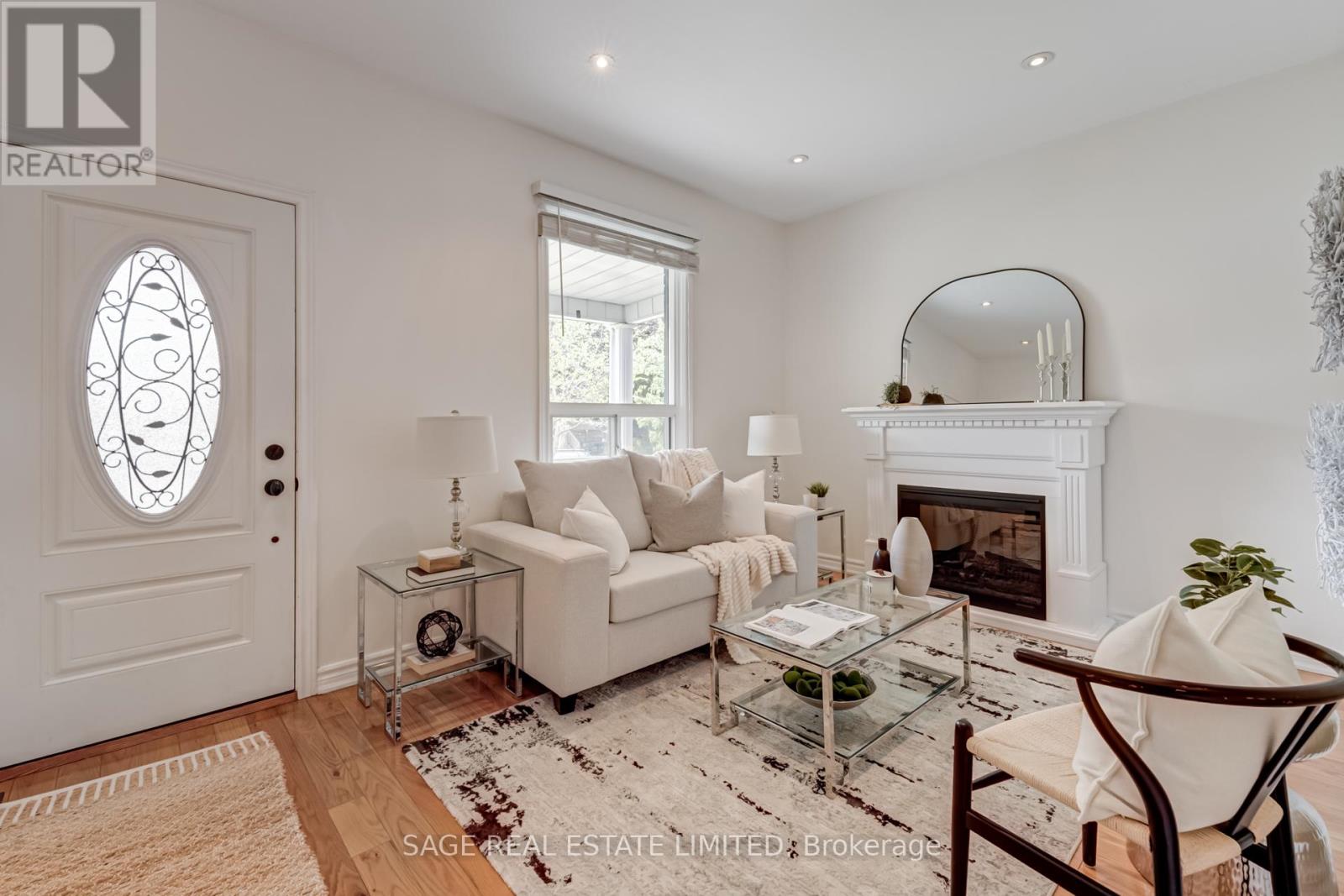 17 Hugo Avenue, Toronto, Ontario  M6P 3T3 - Photo 5 - W12190914