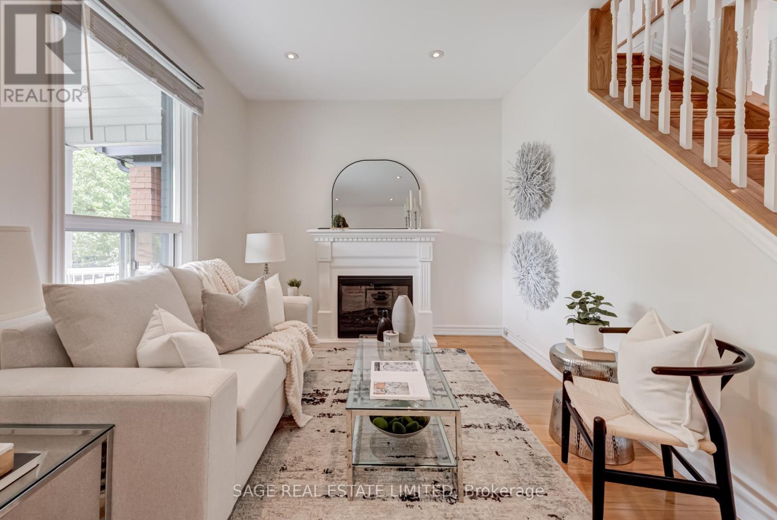 17 Hugo Avenue, Toronto, Ontario  M6P 3T3 - Photo 6 - W12190914