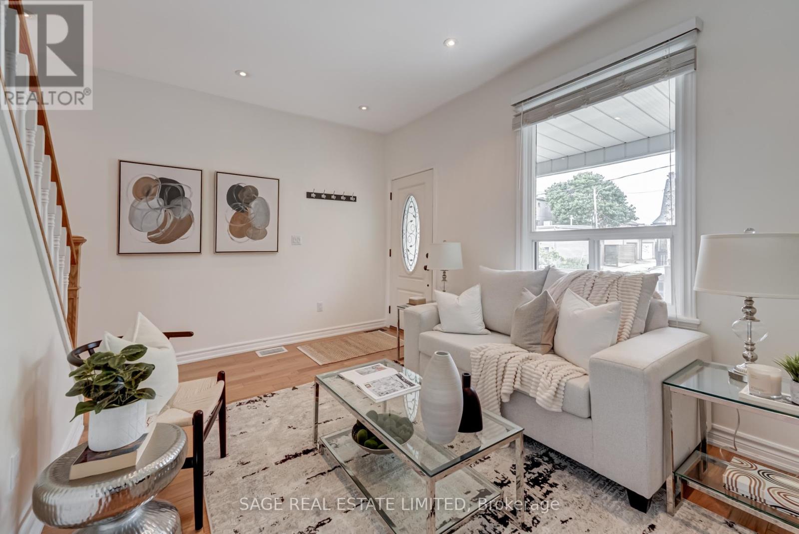 17 Hugo Avenue, Toronto, Ontario  M6P 3T3 - Photo 7 - W12190914