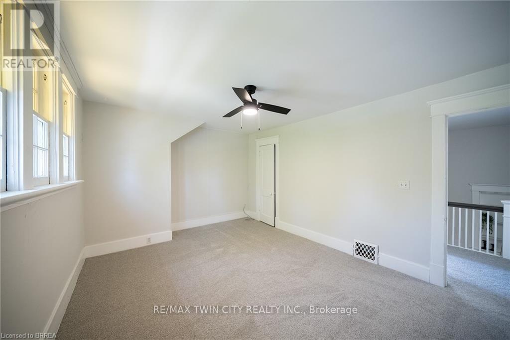 141 Elgin Street, Brantford, Ontario  N3S 5A4 - Photo 14 - X12190933
