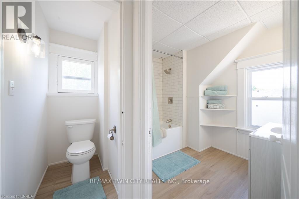 141 Elgin Street, Brantford, Ontario  N3S 5A4 - Photo 17 - X12190933
