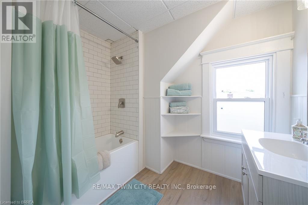 141 Elgin Street, Brantford, Ontario  N3S 5A4 - Photo 18 - X12190933
