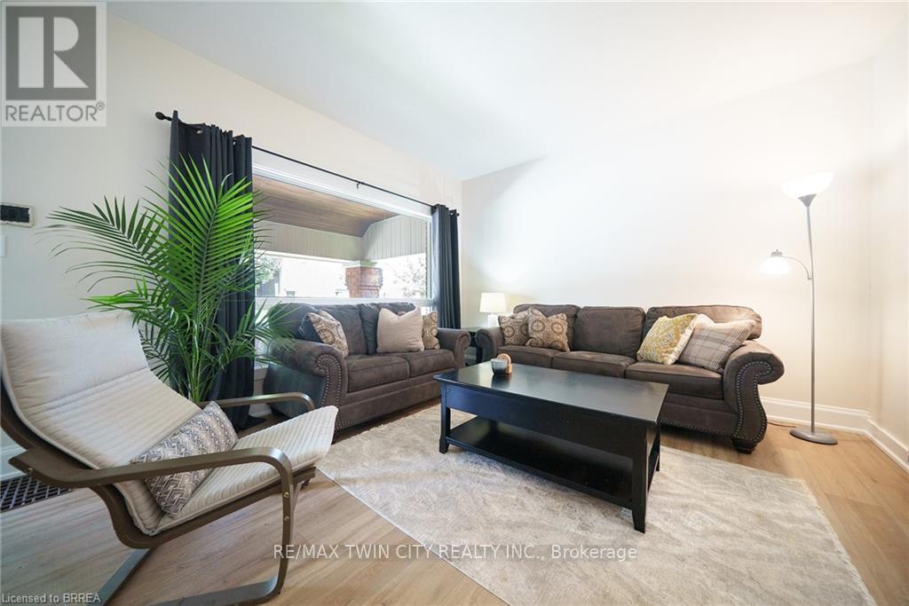 141 Elgin Street, Brantford, Ontario  N3S 5A4 - Photo 3 - X12190933