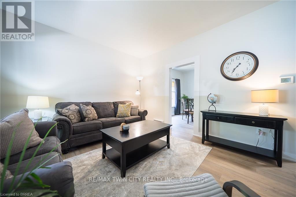 141 Elgin Street, Brantford, Ontario  N3S 5A4 - Photo 4 - X12190933