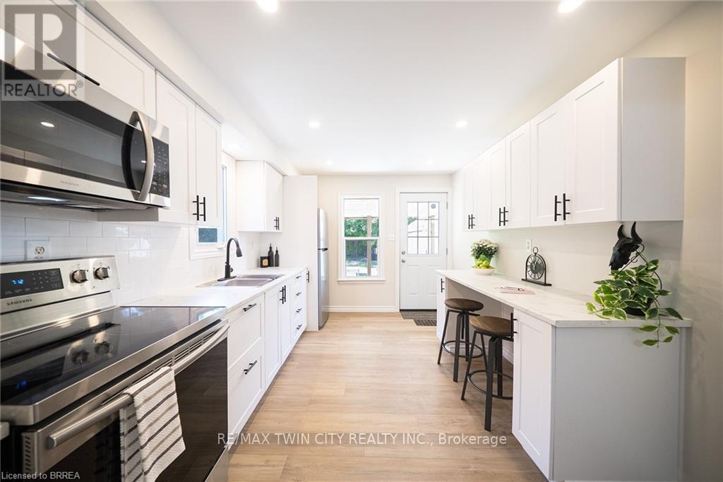 141 Elgin Street, Brantford, Ontario  N3S 5A4 - Photo 6 - X12190933