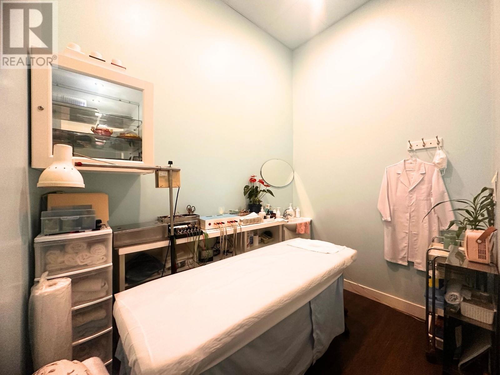 145 4328 No.3 Road, Richmond, British Columbia  V0V 0V0 - Photo 14 - C8068436