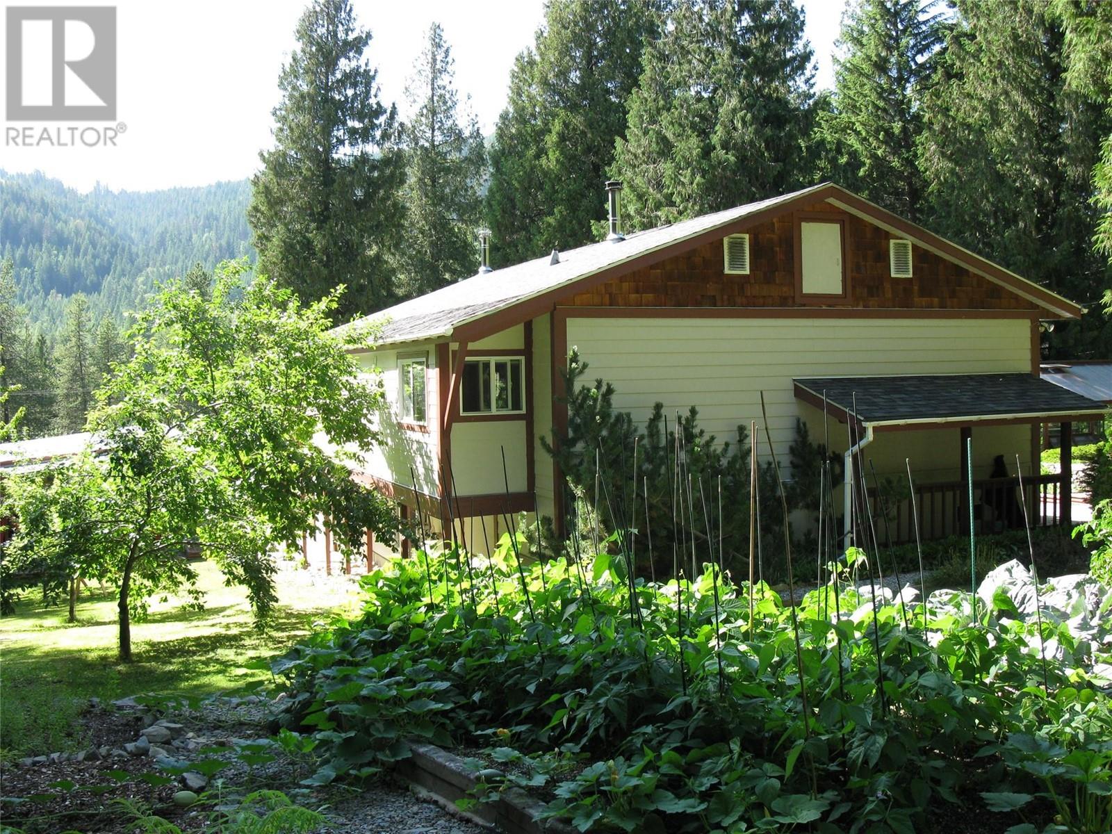 2698 Beaverbrook Road, Fruitvale, BC V0G1L1