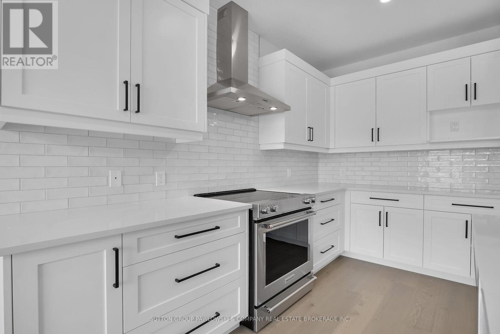 422 Old Wonderland Road, London South (South N), Ontario  N6K 3R2 - Photo 14 - X12190943