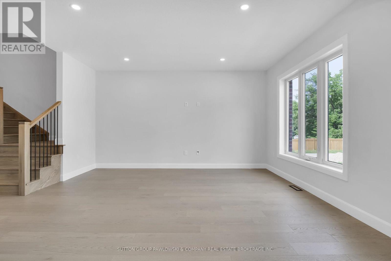 422 Old Wonderland Road, London South (South N), Ontario  N6K 3R2 - Photo 6 - X12190943